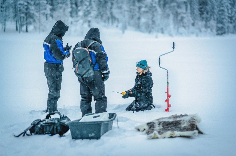 Eisfischen in der Wildnis