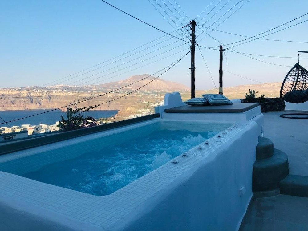 Marann Cave (Akrotiri)