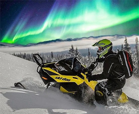 Kleingruppen Nordlichter-Foto-Tour mit dem Schneemobil