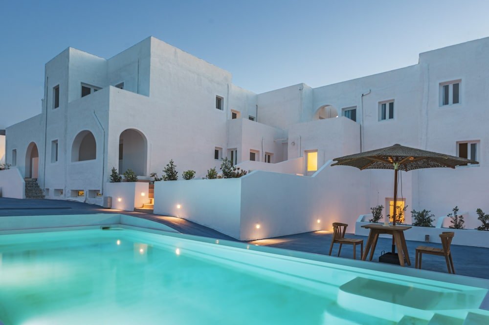 Voca Hotel & Suites Santorin (Kamari)