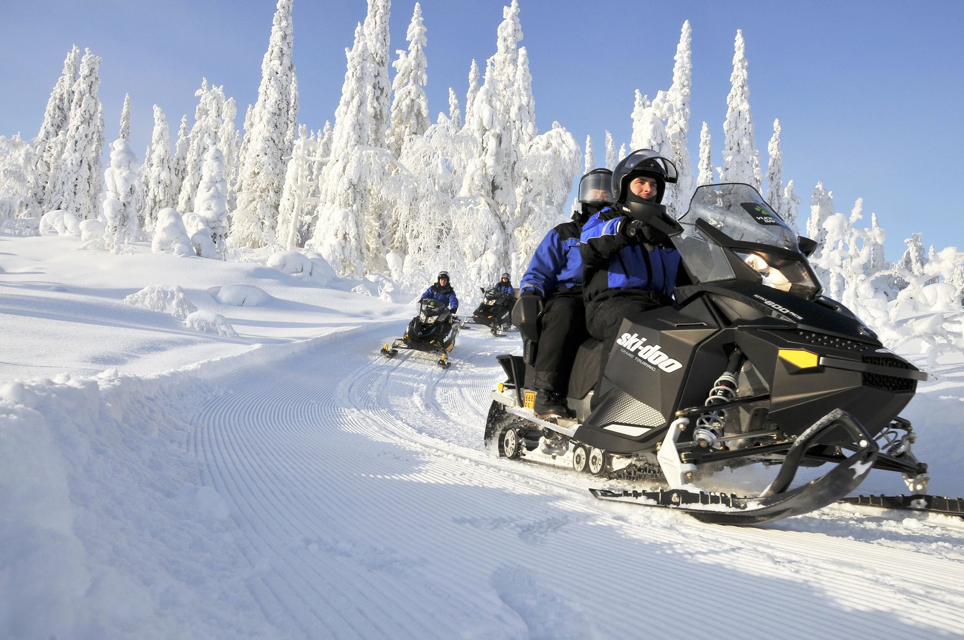 Schneemobiltour durch die Winterlandschaft (20 km)