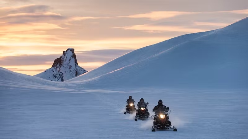 Schneemobiltour am Gletscher