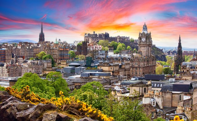 Schottischer Start in Edinburgh – Kultur, Geschichte & königliches Flair