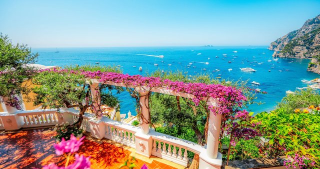 Weiterfahrt nach Positano & ikonisches Dolce Vita an der Küste