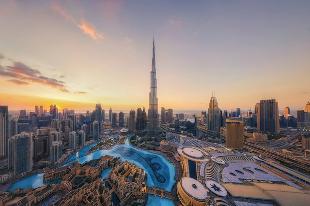 Zwischen Wüstenglanz & Wolkenkratzern: Dein Auftakt in Dubai inkl. Besuch des Burj Khalifa
