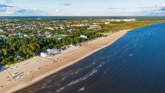 Estlands sonnige Sommerhauptstadt Pärnu an der Ostseeküste