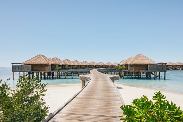 Bleib deiner Villa treu oder probier etwas Neues: Wähle erneut Strand oder Deluxe Water Villa mit Pool