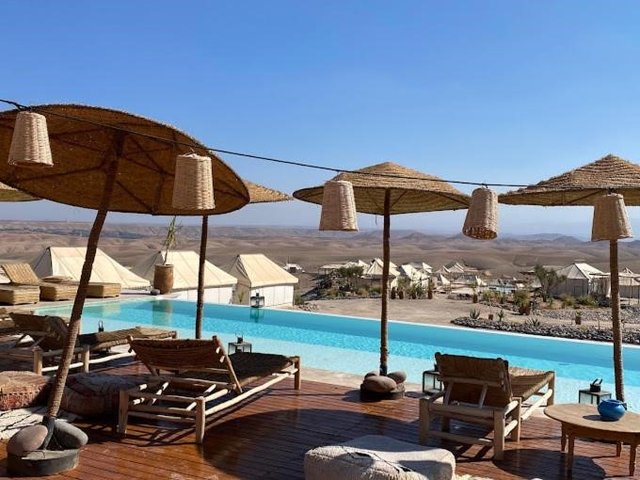 Wüstenzauber unter Sternen – Übernachtung im stilvollen Wüstencamp