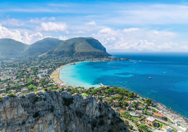 Von Syrakus nach Palermo – Küstenzauber in Cefalù & das pulsierende Herz Siziliens
